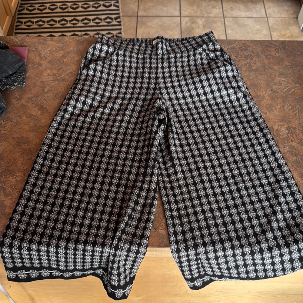 Black and White Patterned Women's Pants